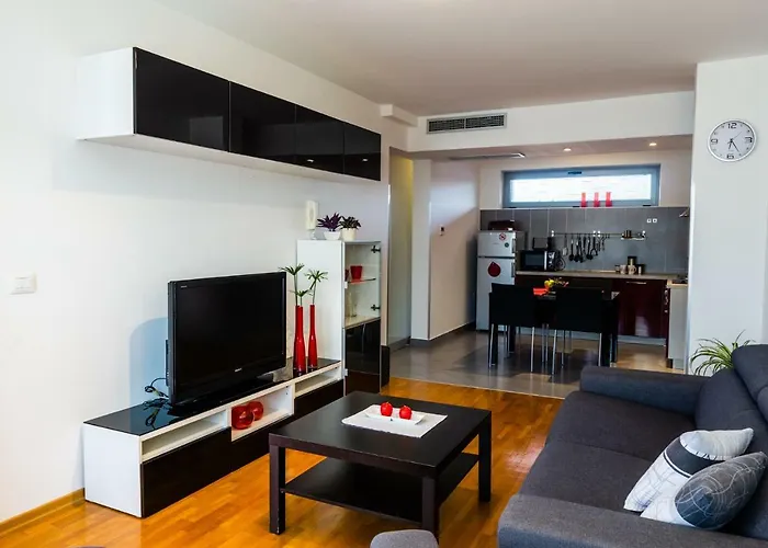 App - 1 Apartment *